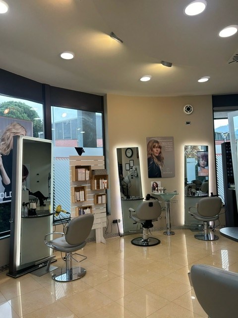 parrucchiere specializzato in capelli biondi Bergamo consulenza